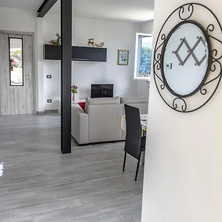 Michael Nicolo Apartment Oggebbio