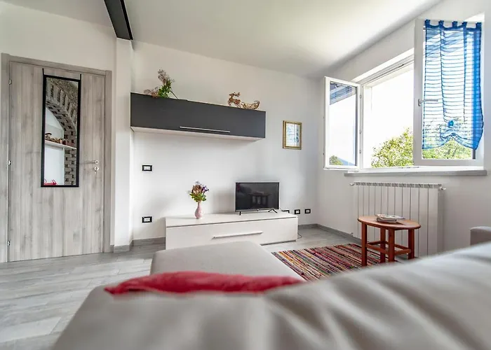 Michael Nicolo Apartament